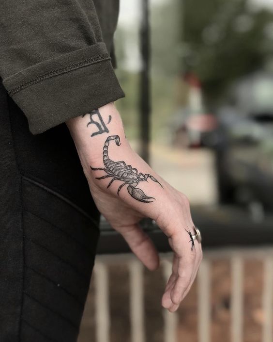 Tatuagens de escorpião (6)